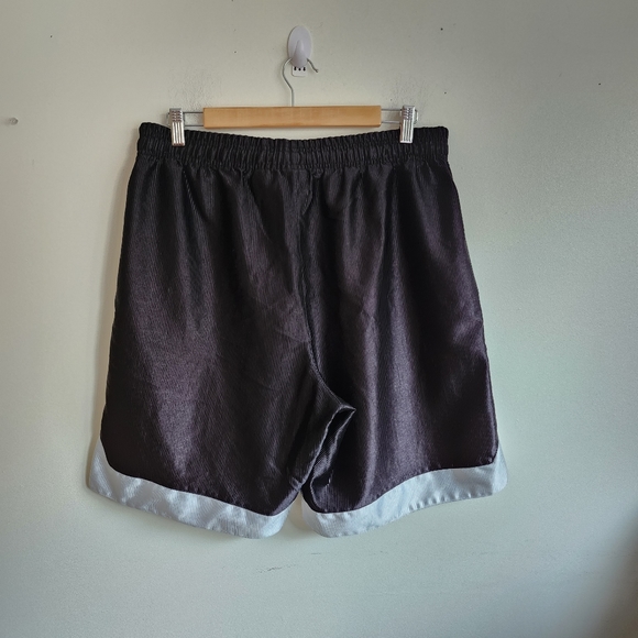 Nike Vintage 90’s Ribbed Satin Basketball Shorts. Adustable waist strings. - Picture 3 of 5